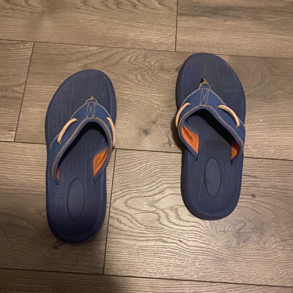 Men flip flop